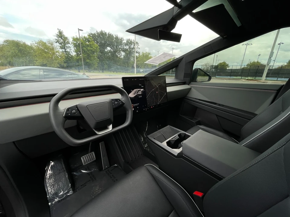 2025 Tesla Cybertruck - Image 10 of 12