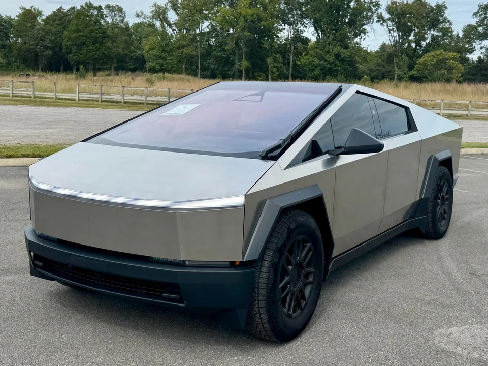 2025 Tesla Cybertruck - Image 2 of 12