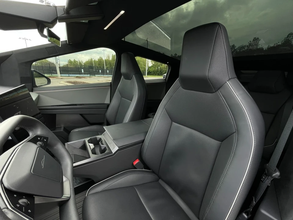 2025 Tesla Cybertruck - Image 11 of 12