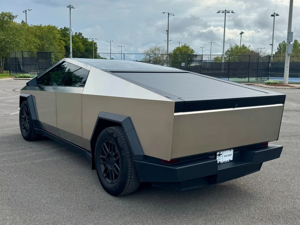 2025 Tesla Cybertruck - Image 4 of 12