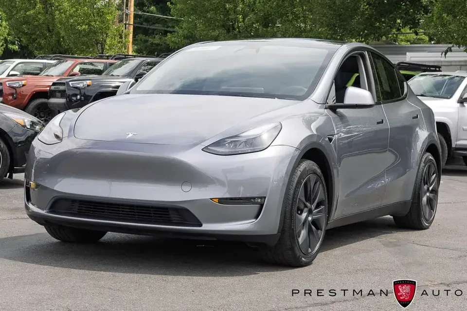 2025 Tesla Model Y - Image 2 of 9