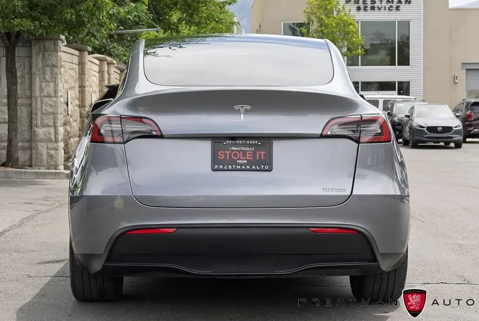 2025 Tesla Model Y - Image 5 of 9