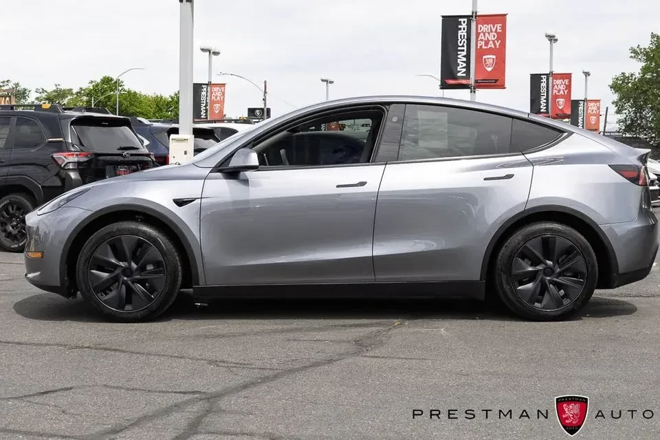 2025 Tesla Model Y - Image 3 of 9