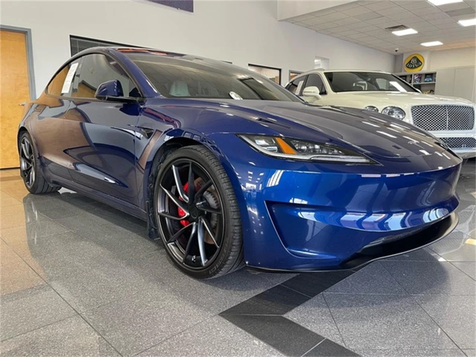2025 Tesla Model 3 - Image 7 of 31