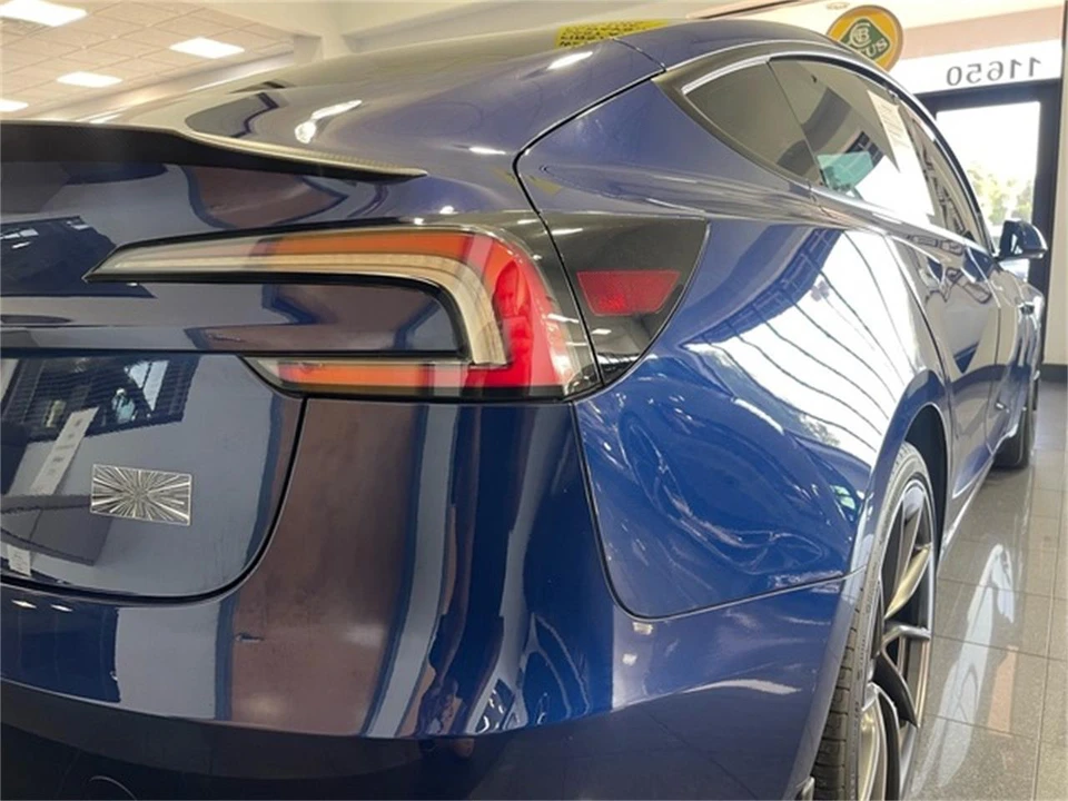 2025 Tesla Model 3 - Image 17 of 31
