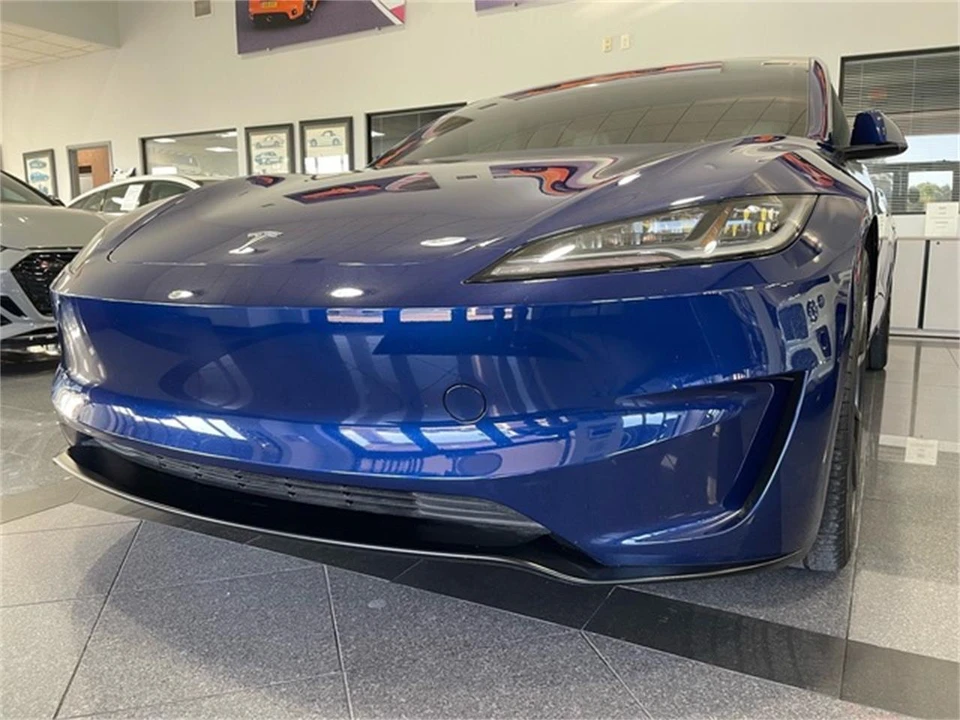 2025 Tesla Model 3 - Image 11 of 31