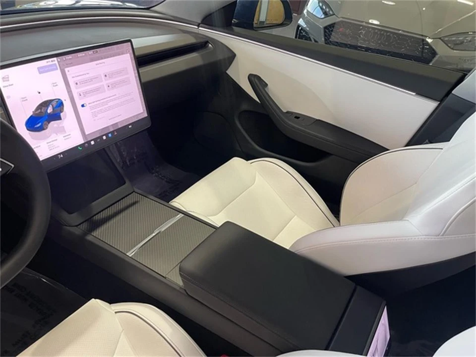 2025 Tesla Model 3 - Image 27 of 31