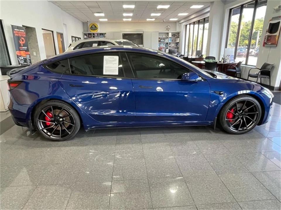 2025 Tesla Model 3 - Image 6 of 31