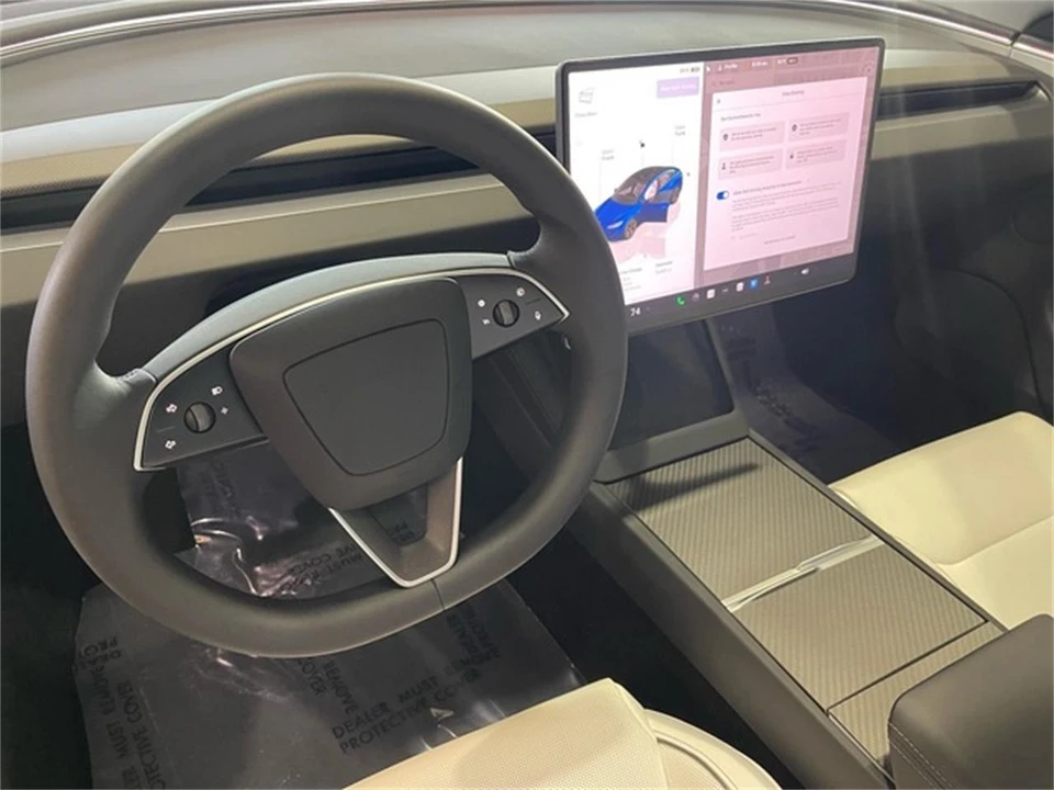 2025 Tesla Model 3 - Image 28 of 31
