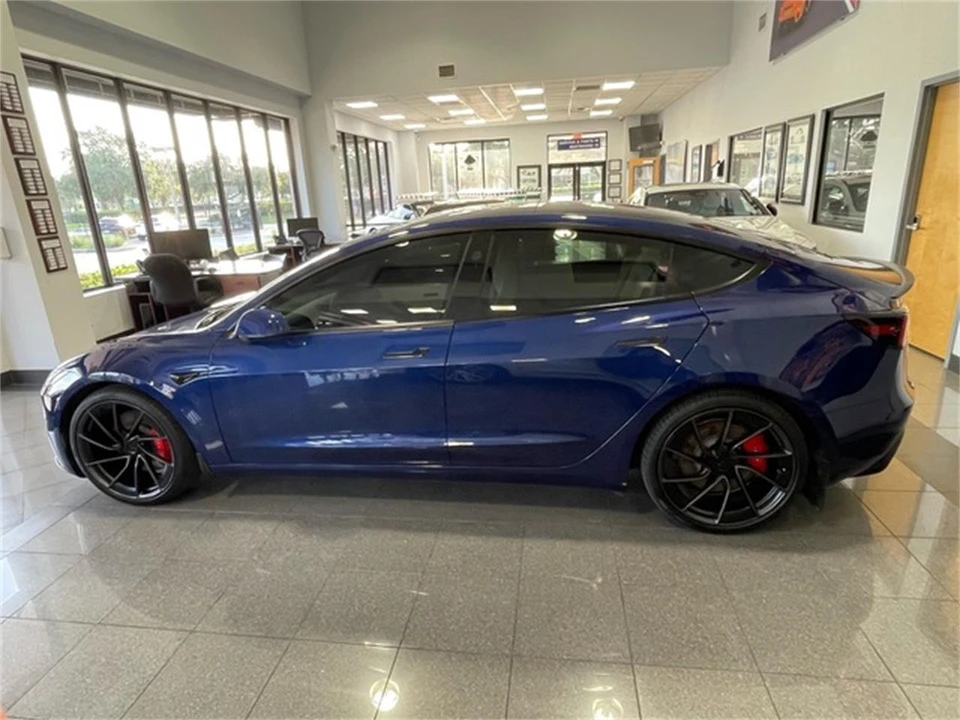 2025 Tesla Model 3 - Image 2 of 31