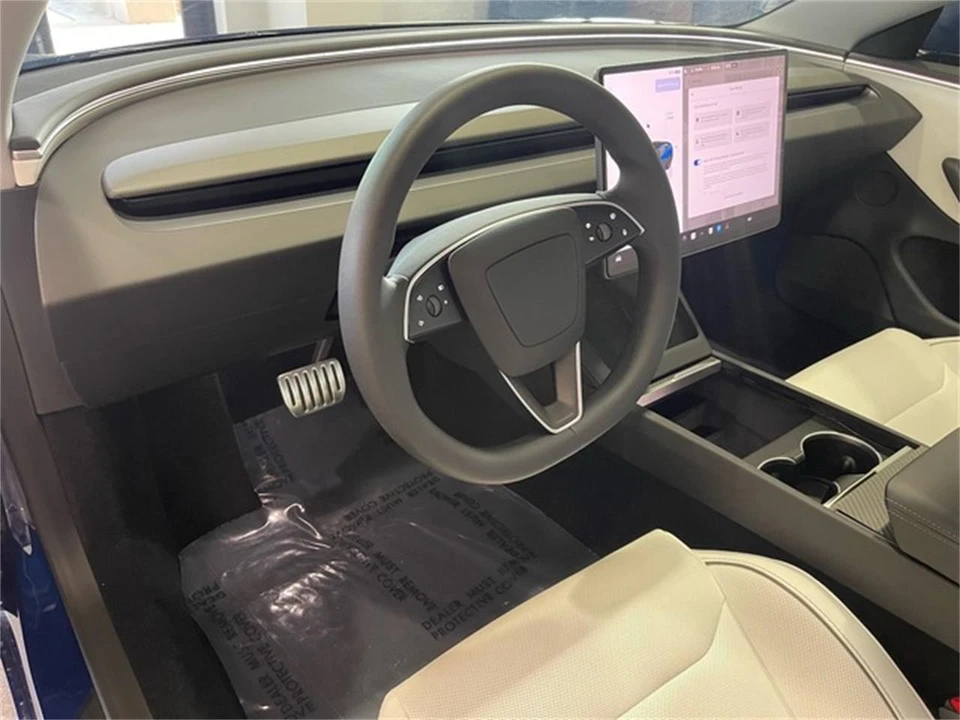 2025 Tesla Model 3 - Image 24 of 31