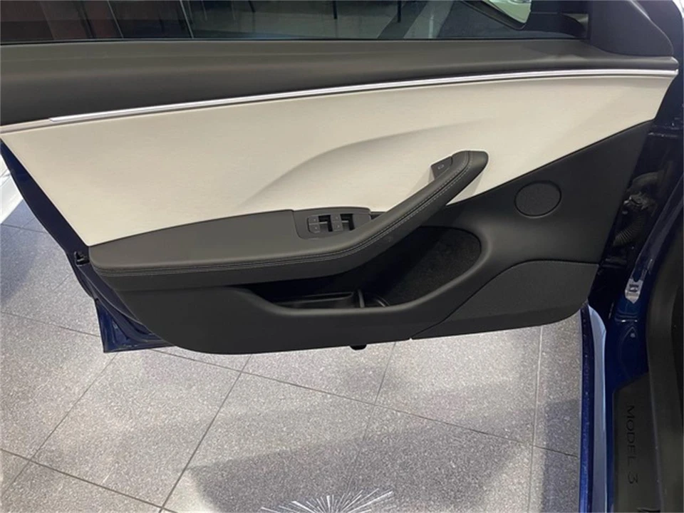 2025 Tesla Model 3 - Image 22 of 31