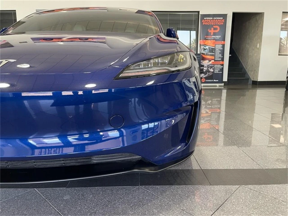 2025 Tesla Model 3 - Image 10 of 31