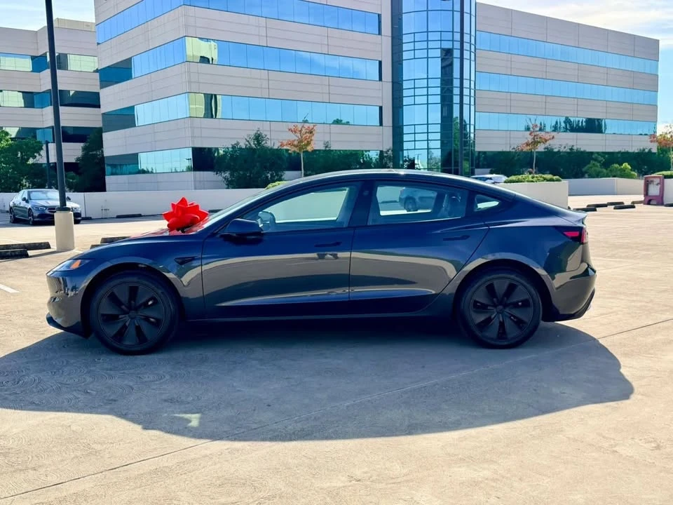 2025 Tesla Model 3 - Image 6 of 20