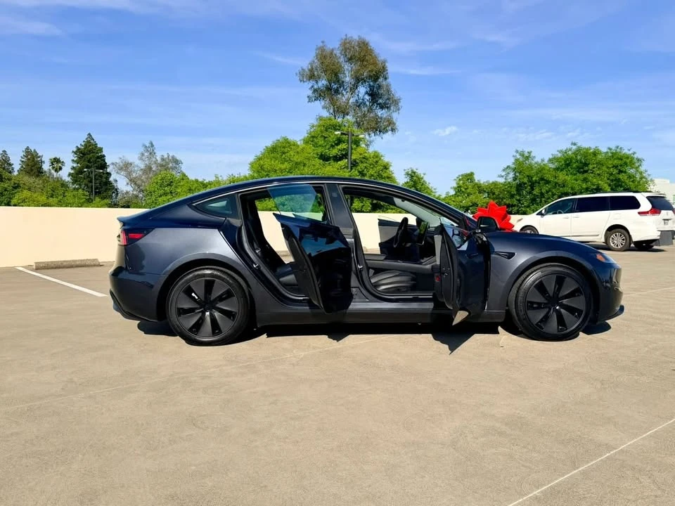 2025 Tesla Model 3 - Image 17 of 20