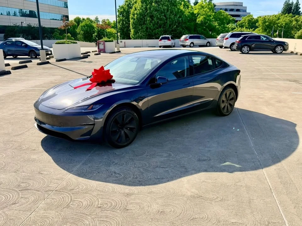 2025 Tesla Model 3 - Image 7 of 20