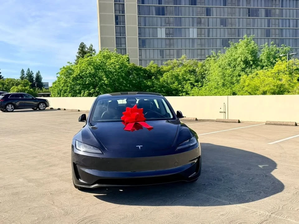 2025 Tesla Model 3 - Image 8 of 20