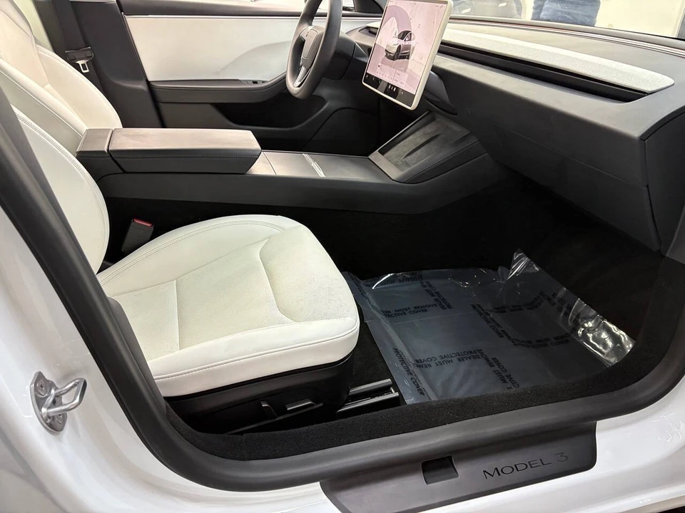 2025 Tesla Model 3 - Image 11 of 12