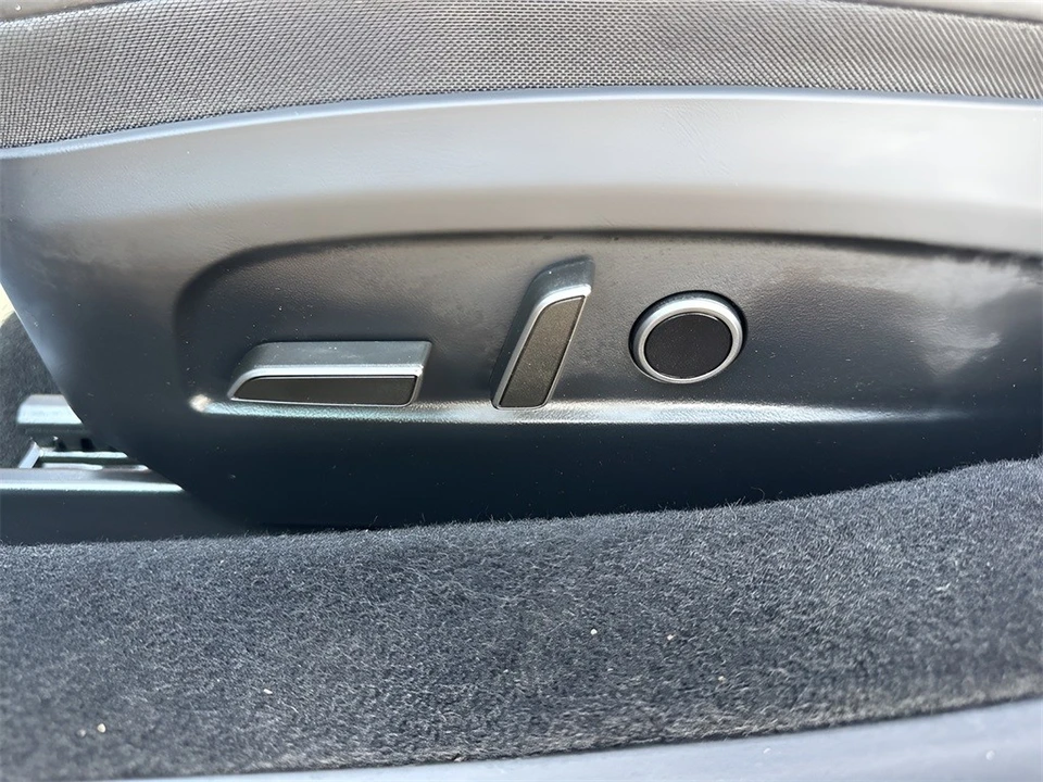 2025 Tesla Model 3 - Image 10 of 12