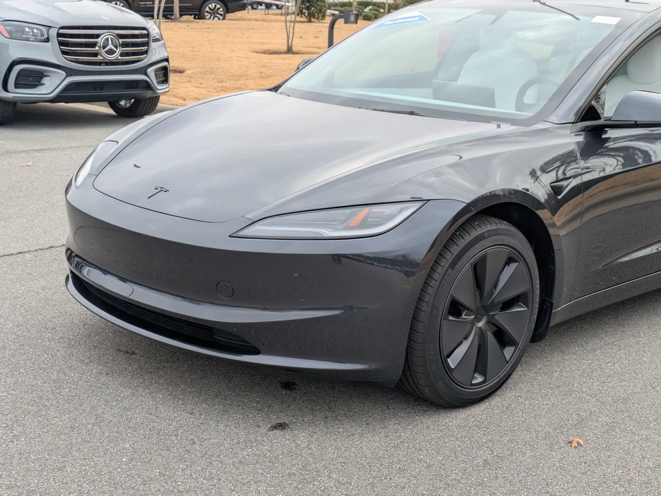 2025 Tesla Model 3 - Image 10 of 12