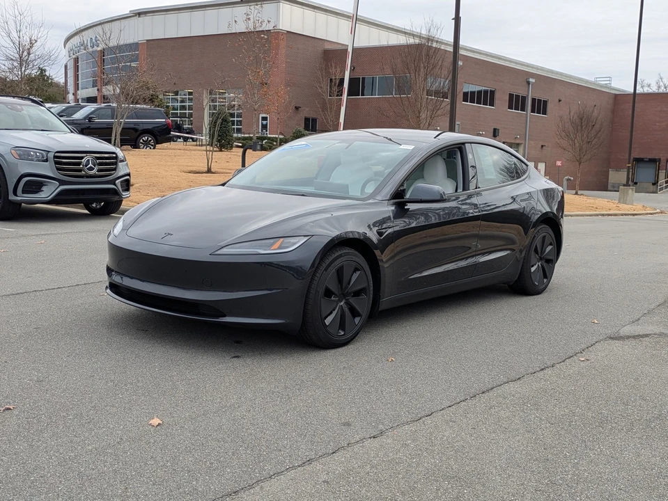 2025 Tesla Model 3 - Image 8 of 12