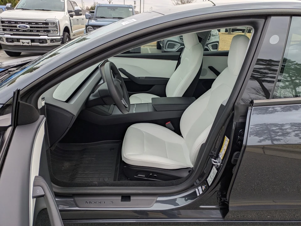 2025 Tesla Model 3 - Image 12 of 12
