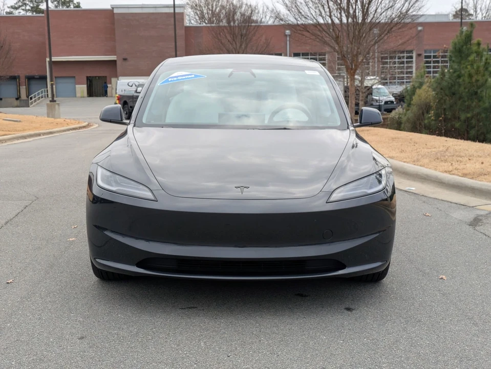 2025 Tesla Model 3 - Image 9 of 12