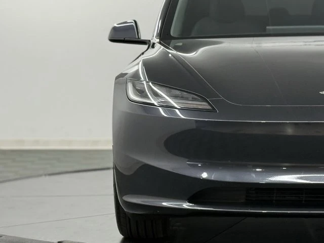 2025 Tesla Model 3 - Image 4 of 12
