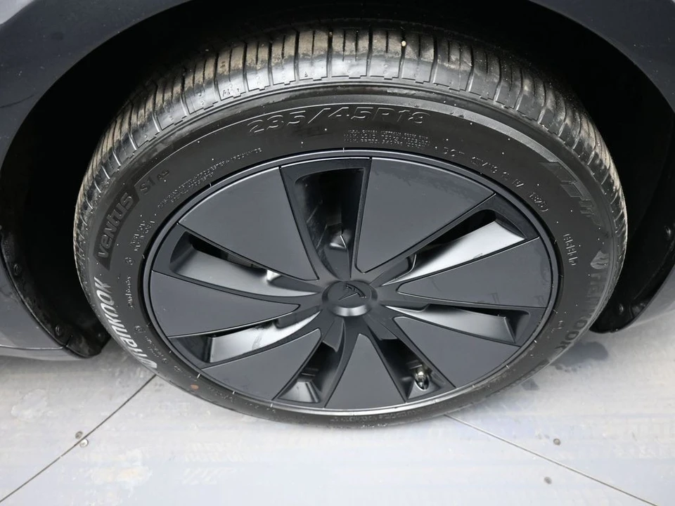 2025 Tesla Model 3 - Image 13 of 21