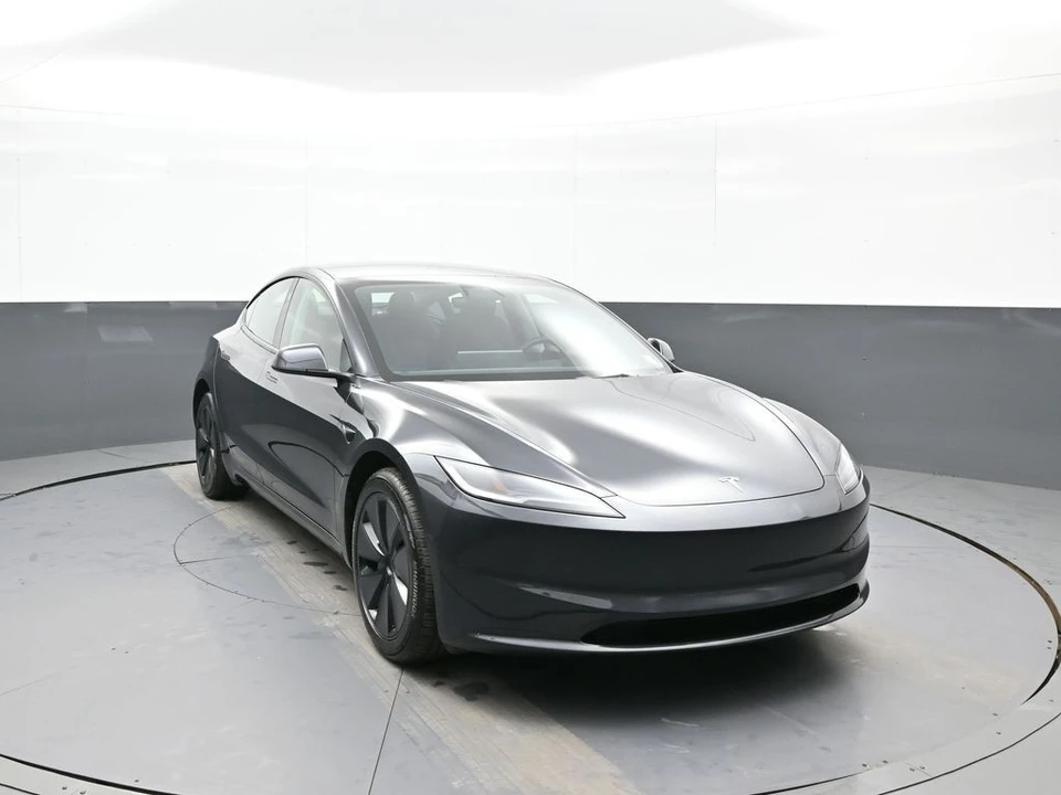 2025 Tesla Model 3 - Image 3 of 21