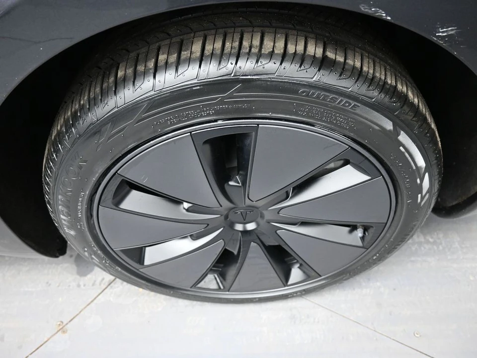 2025 Tesla Model 3 - Image 15 of 21