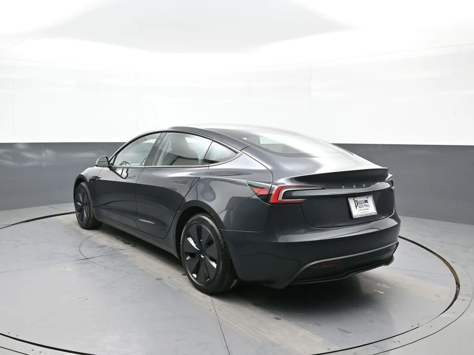 2025 Tesla Model 3 - Image 8 of 21