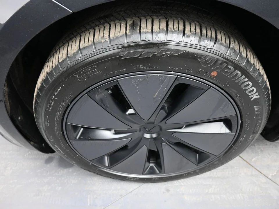 2025 Tesla Model 3 - Image 14 of 21