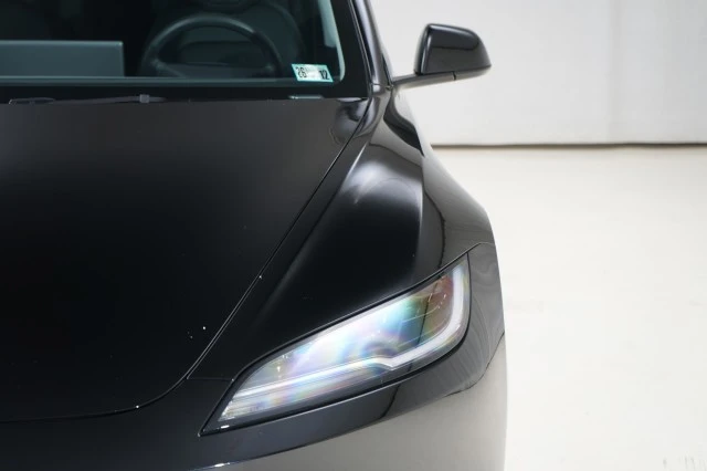 2025 Tesla Model 3 - Image 9 of 21