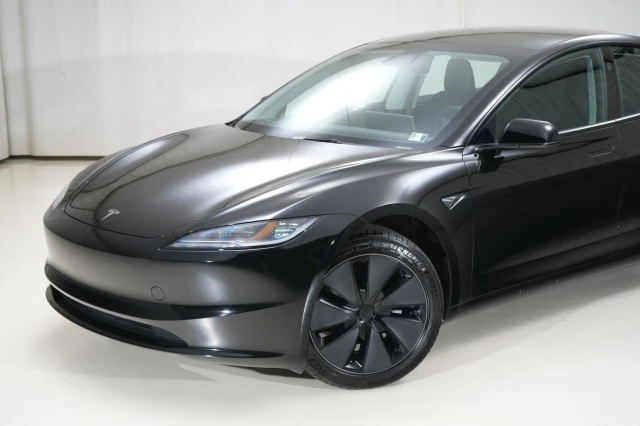 2025 Tesla Model 3 - Image 5 of 21
