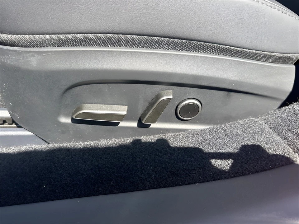 2025 Tesla Model 3 - Image 10 of 12