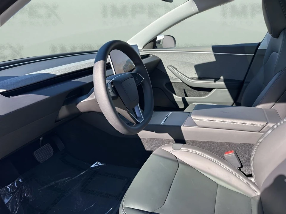 2025 Tesla Model 3 - Image 9 of 12