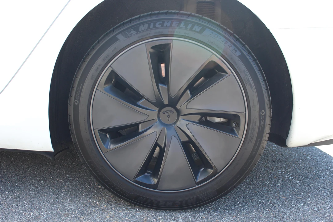 2025 Tesla Model 3 - Image 28 of 31