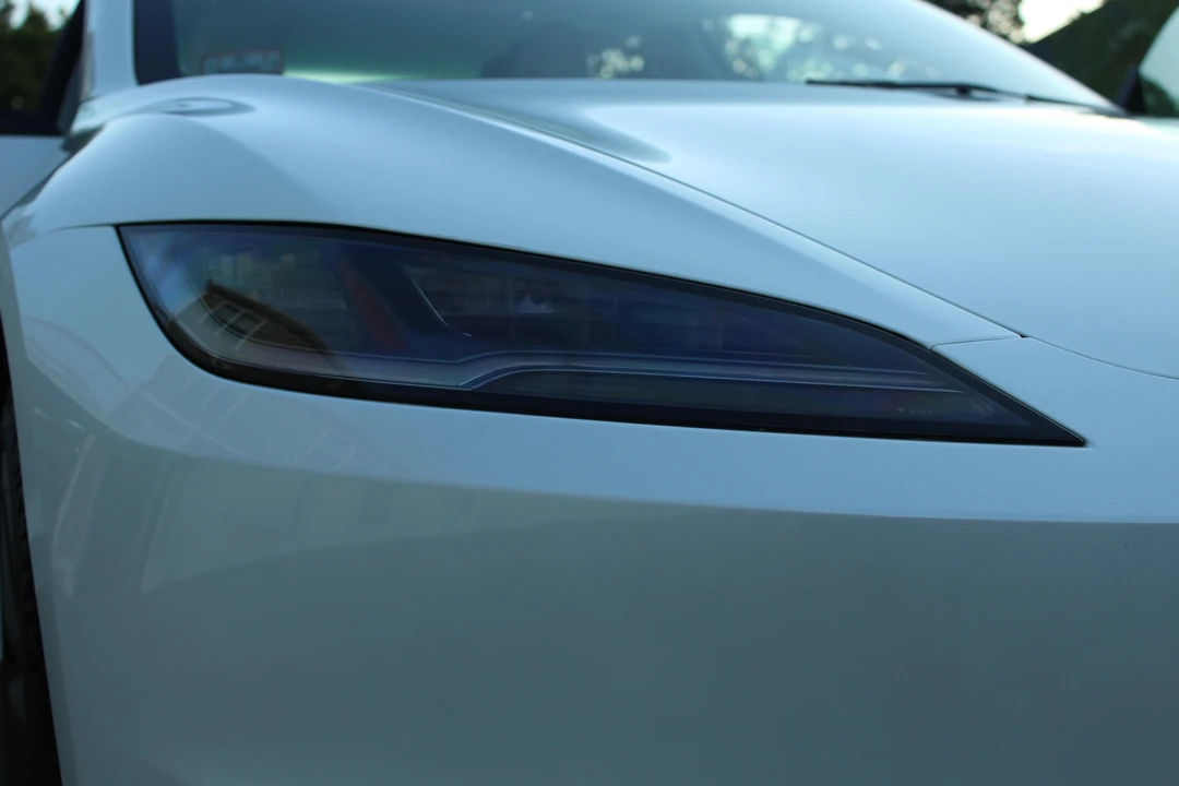 2025 Tesla Model 3 - Image 9 of 31