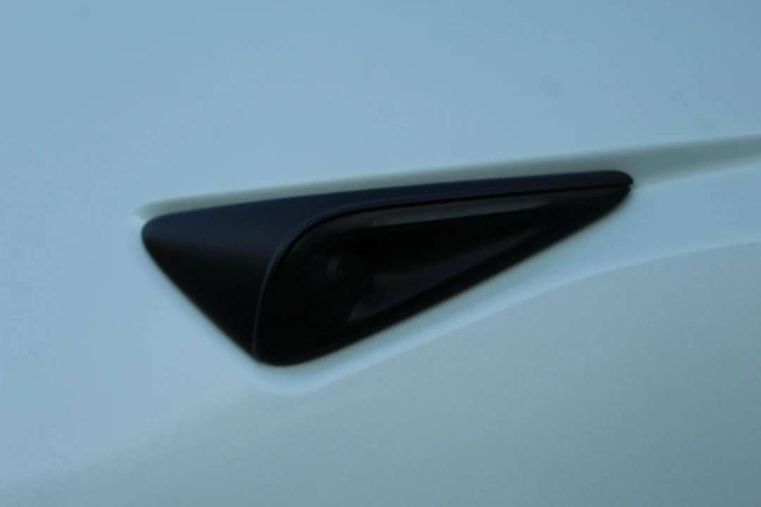 2025 Tesla Model 3 - Image 13 of 31
