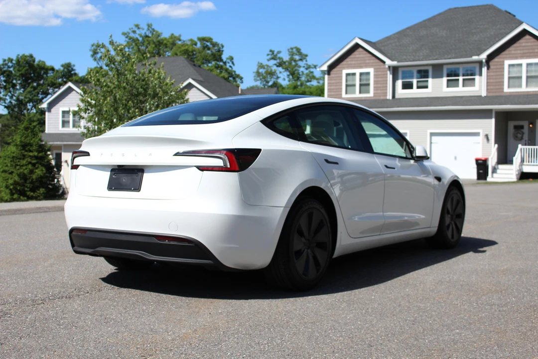 2025 Tesla Model 3 - Image 7 of 31