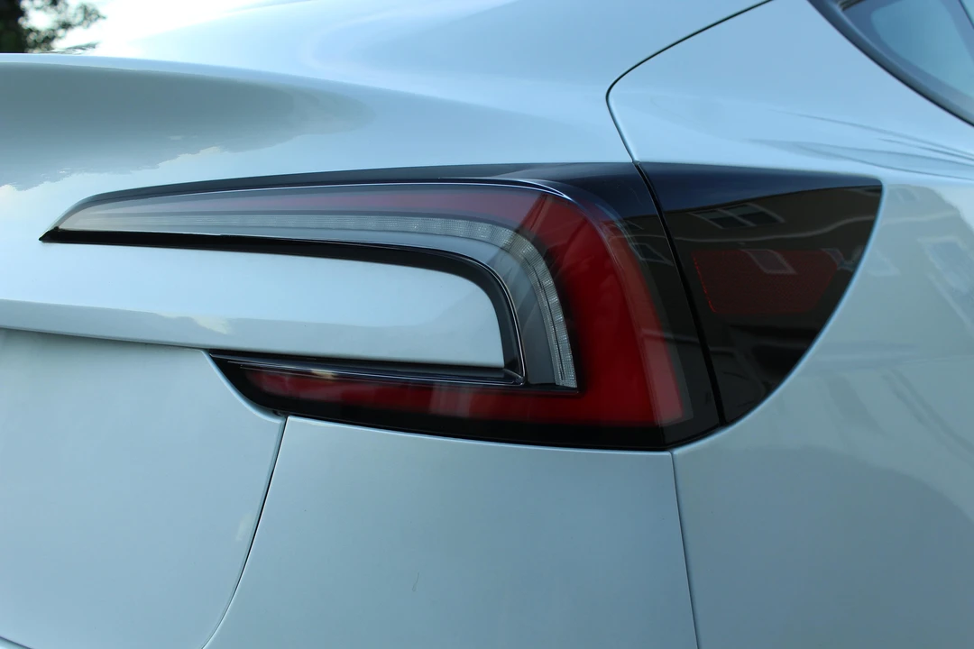 2025 Tesla Model 3 - Image 18 of 31
