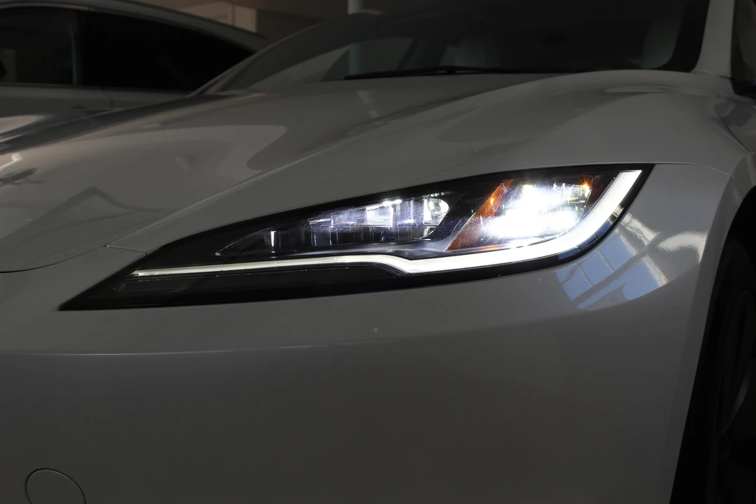 2025 Tesla Model 3 - Image 12 of 31