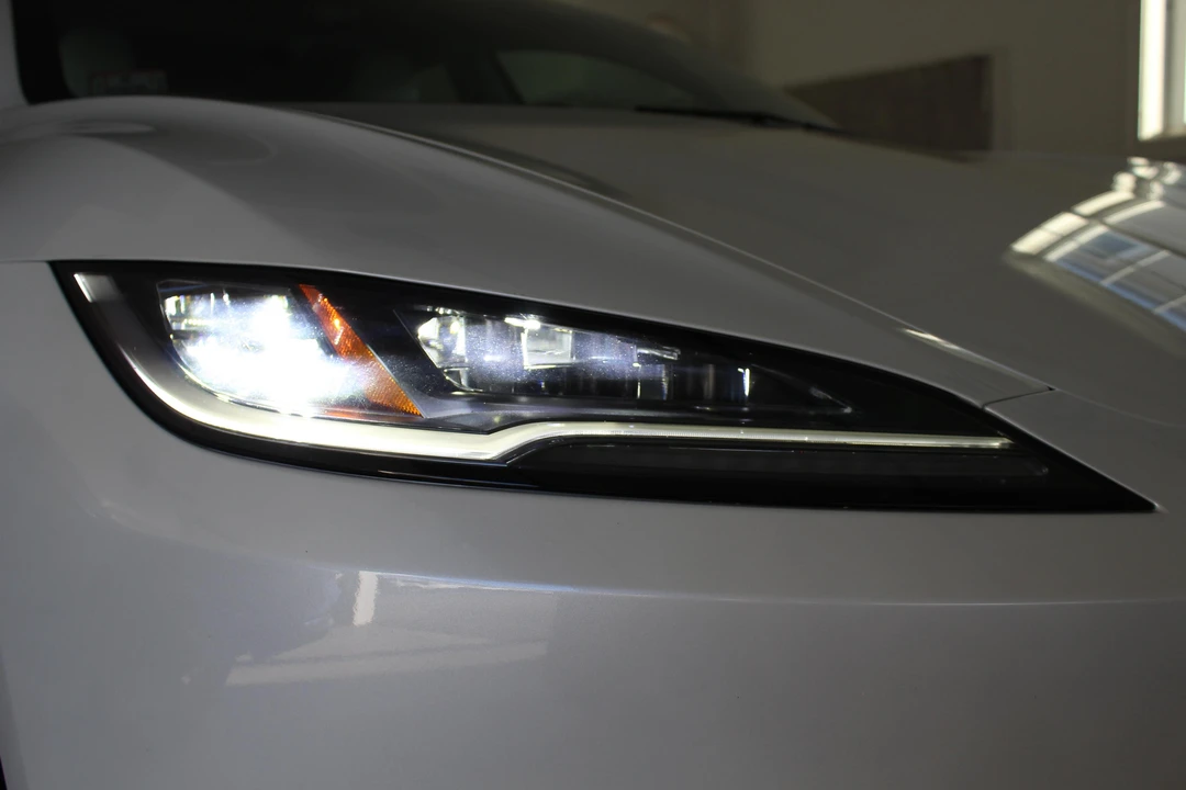 2025 Tesla Model 3 - Image 10 of 31