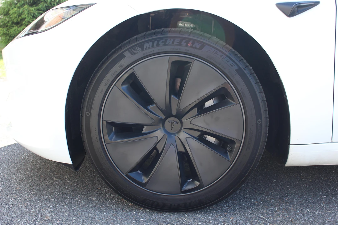 2025 Tesla Model 3 - Image 27 of 31