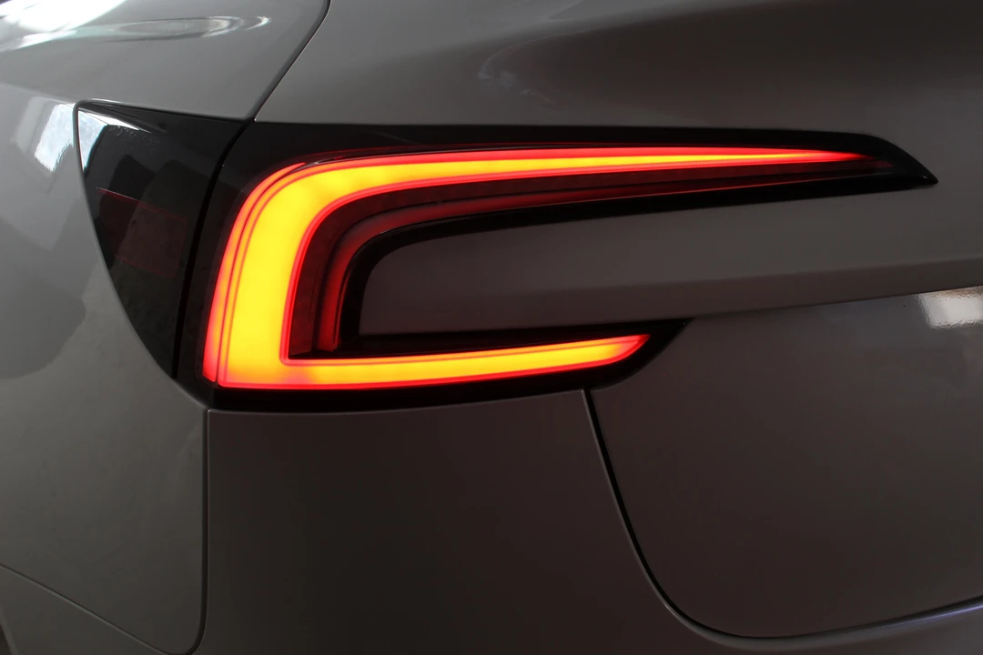2025 Tesla Model 3 - Image 17 of 31