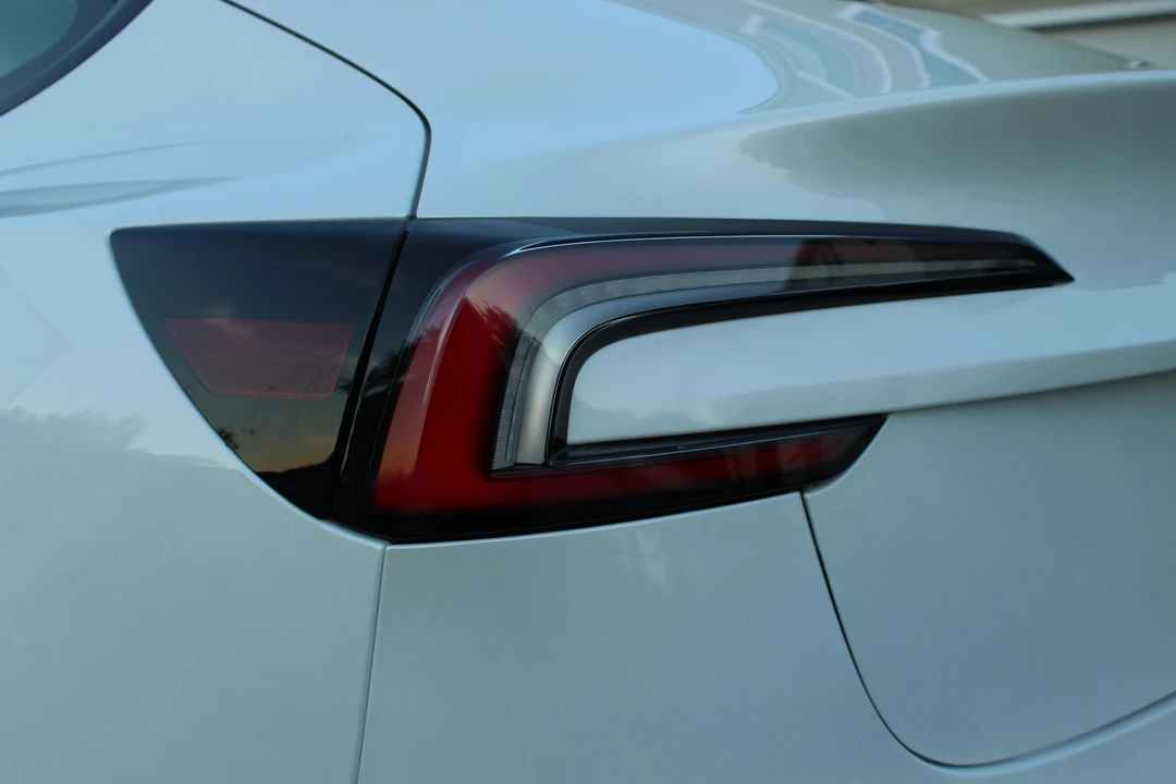 2025 Tesla Model 3 - Image 16 of 31
