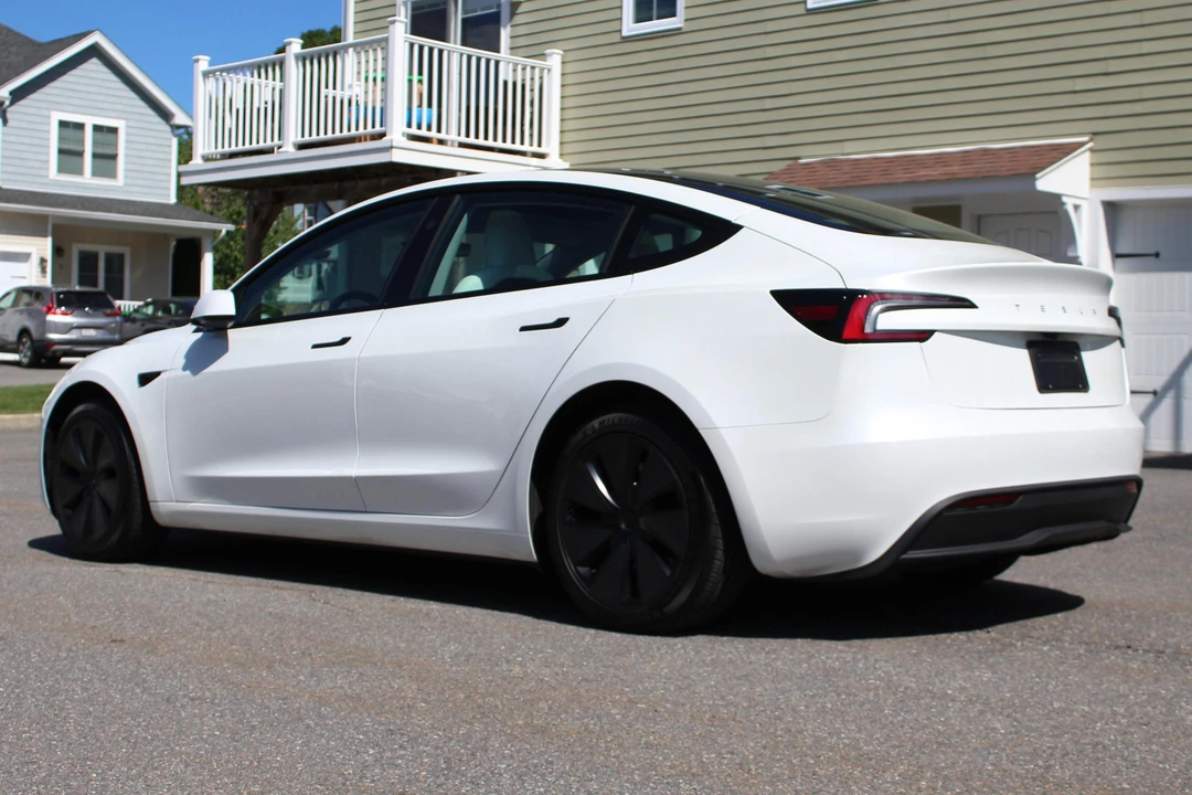 2025 Tesla Model 3 - Image 4 of 31