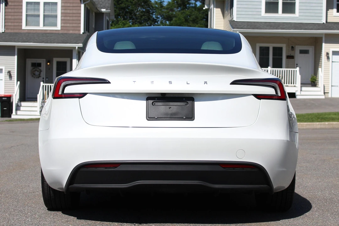 2025 Tesla Model 3 - Image 5 of 31
