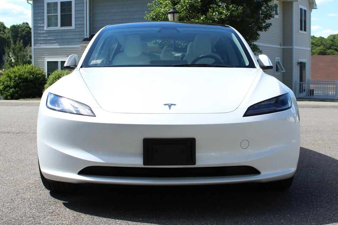 2025 Tesla Model 3 - Image 2 of 31